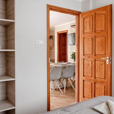 Kotyogó Apartmanok, *