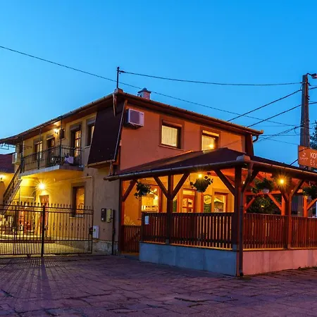 Kotyogó Apartmanok, Apartamento