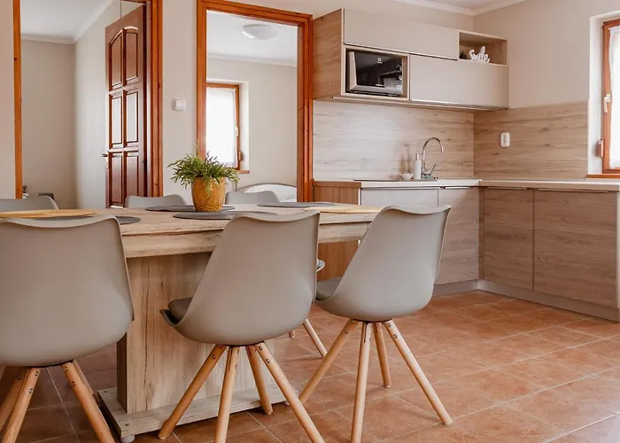 Kotyogo Apartmanok, *