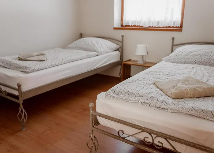 Kotyogo Apartmanok, *